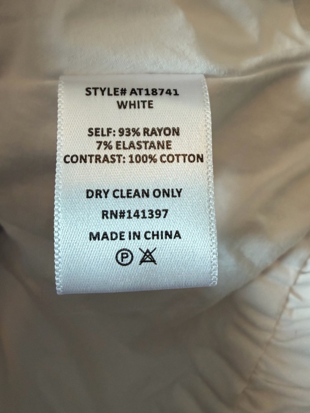 #554 Astr NWT Beautiful White Ruffle-Hem Long Sleeve Scoop Top - Picture 7 of 7